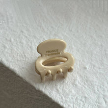 Load image into Gallery viewer, Sweet Oval Hollow Out Acetate Hair Claw 8ZA6HCP128