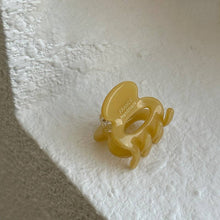 Load image into Gallery viewer, Sweet Oval Hollow Out Acetate Hair Claw 8ZA6HCP128
