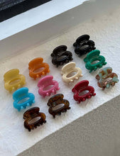 Load image into Gallery viewer, Sweet Oval Hollow Out Acetate Hair Claw 8ZA6HCP128
